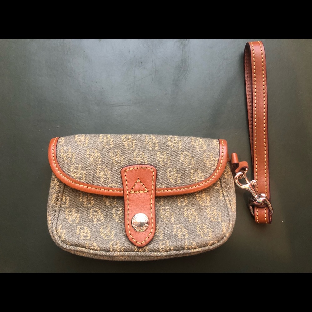 Dooney & bourke baggie